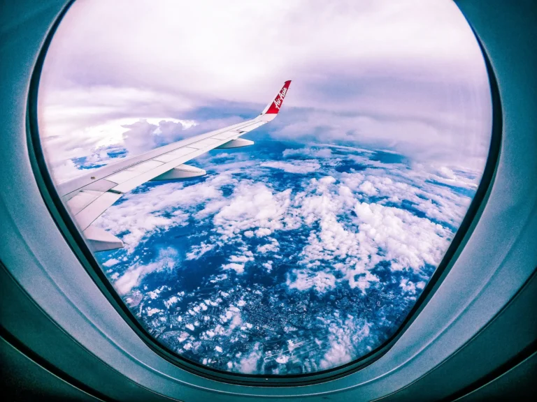 How to find cheap flights: view of an airplane wing from a window seat