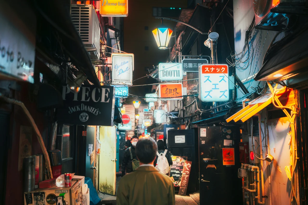 Japan on a budget: neon street in Shinjuku at night